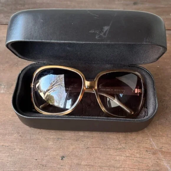 Banana Republic Women’s Sunglasses - Picture 4 of 4